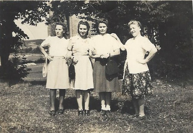 Od lewej: Maria Styś ( z domu Walczak), Dorota Piotrowska, Eleonora Zajchowska (z domu Lampart), Janina Piotrowska.